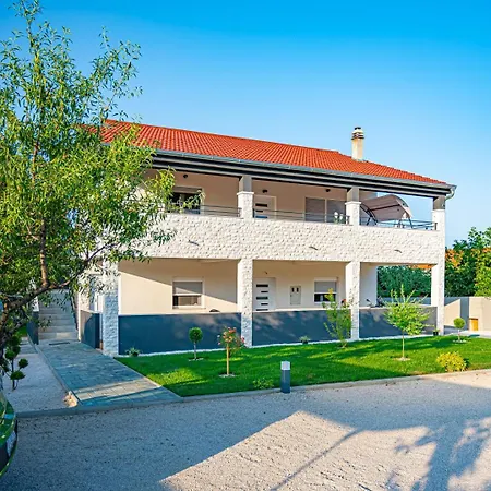 Miss Apartment